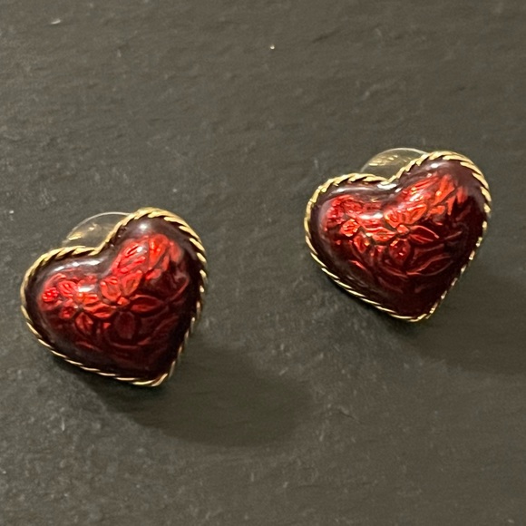 Beautiful Vintage Avon Red Heart Flower Earrings - Picture 13 of 13